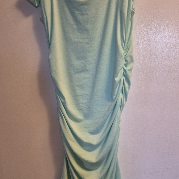 Green Ruched Sweetheart Neckline Bodycon Midi Dress - Picture 8 of 9
